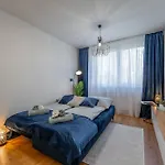 Uplne Novy Pri Auparku 1 , Center Pre 4 Osoby Appartamento *