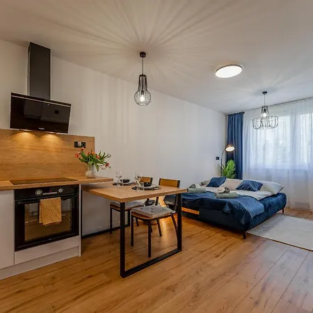 Апартаменты Uplne Novy Pri Auparku, Center Pre 4 Osoby
