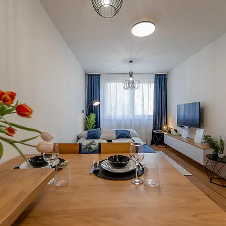 Uplne Novy Pri Auparku, Center Pre 4 Osoby Апартаменты Кошице