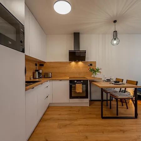 Uplne Novy Pri Auparku 1 , Center Pre 4 Osoby Apartman