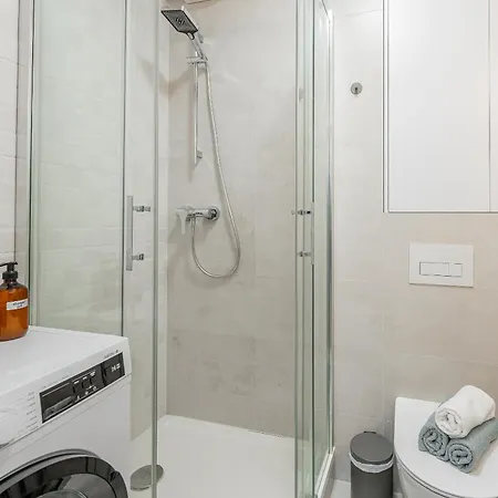 Uplne Novy Pri Auparku 1 , Center Pre 4 Osoby Apartman Kassa